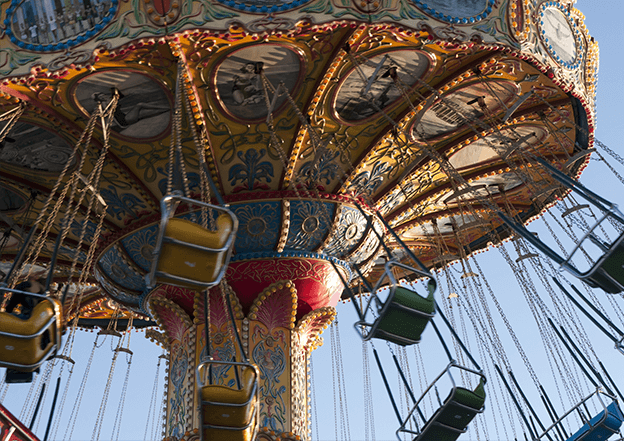 Vintage-style chair swing ride